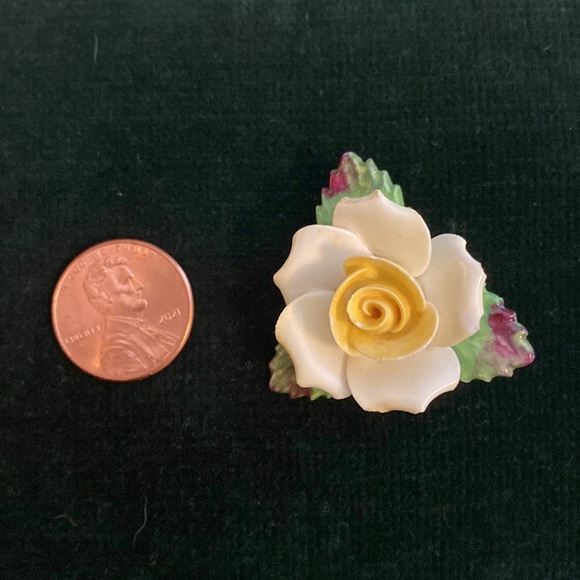 Vintage 1950’s Denton China porcelain yellow rose brooch made in England - Picture 4 of 5
